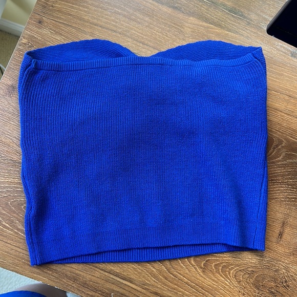 Blue twist sweater knot crop top, size small - Picture 2 of 2